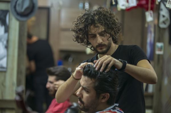 7 Brilliant Hair Cutting Tips From Professional Hairstylists - Fifty-Five Plus Magazine 7 Brilliant Hair Cutting Tips From Professional Hairstylists - Fifty-Five Plus Magazine